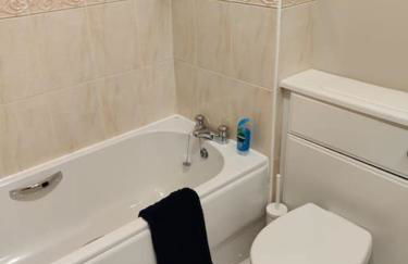 Next to the Palace and Royal Mile with parking - Photo 8