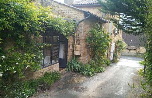 CHAMBRE du SABOTIER - Studio troglodytique - A 100 m Baignade en rivière - Location de Canoë - Circuits cyclo - Aire de pique-nique - 3 restaurants - Foto 17