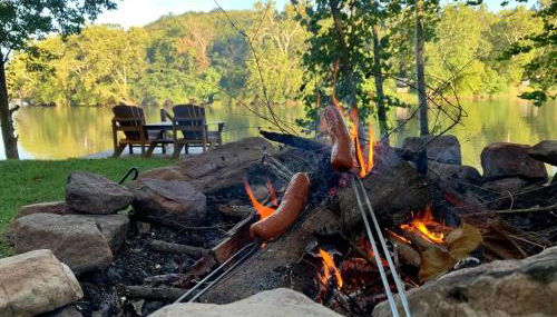 The Perch - Riverfront, Starlinks WiFi & Hot Tub - Foto 3