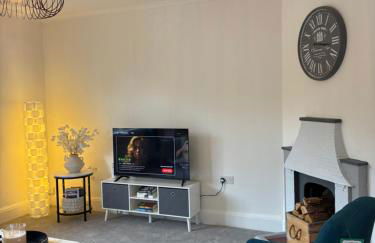 2 Bed Contractor Accommodation - 15min Drive to Heathrow & Windsor - Foto 3