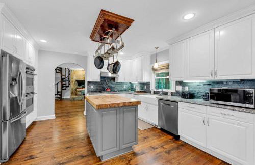 The Wexford French Chateau w Pool - Photo 16