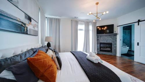 Modern Rooftop Townhome w Hot Tub & Skyline Views - Photo 5