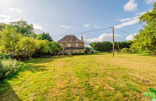 Farmhouse Retreat, 4 Bed, Pet Friendly - Photo 7