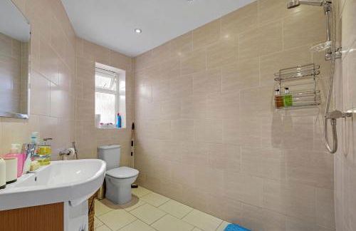 Elegant 5 Bedroom and 3 Bathroom Home in St Annes - Foto 40