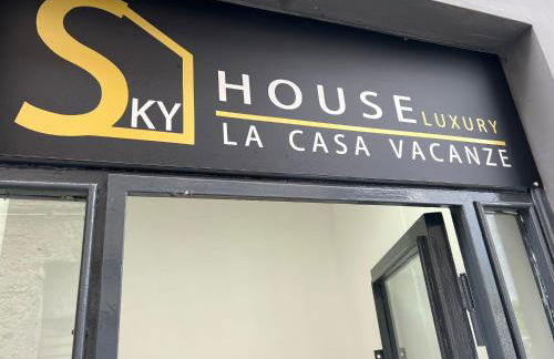 SKY HOUSE LUXURY - Photo 3