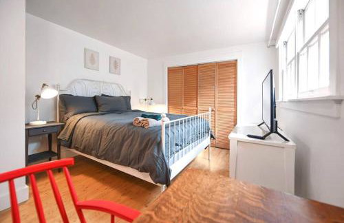 Front House 3 bedroom flat nice street, walk to BART, shops - Photo 15