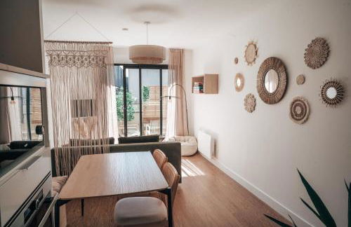 Le Terra Cholet - T2 Centre - Terrasse - Parking - 25 min Puy duFou - Foto 1