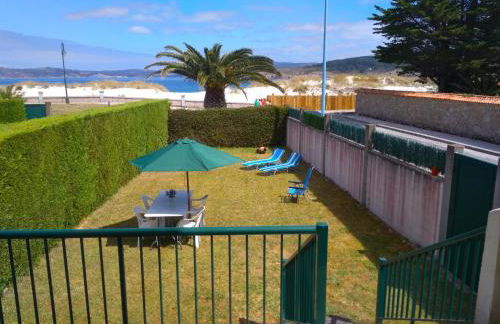 CASA CHALET ATALAYA a pie de playa en Laxe - Foto 1