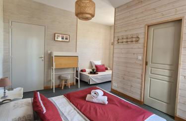 Dors Fée Duplex avec Toit-Terrasse et Salle de Jeux - Centre Bourg à 4 min du Puy duFou - Foto 9