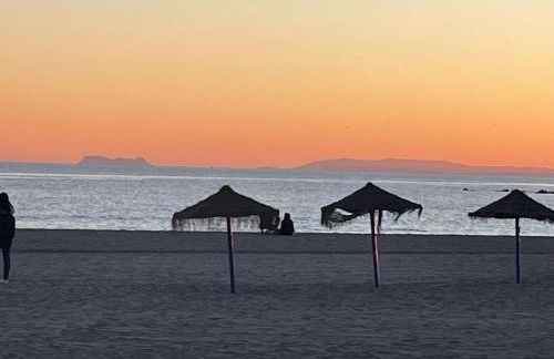 Luxury 3 Bedroom Apartment 300m from the Beach - Photo 45