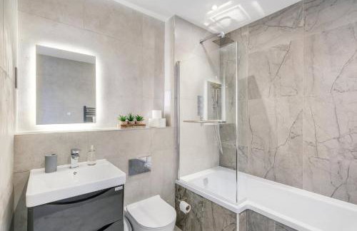 Luxury 5 Bedroom, 4 Bathroom Home in Purley - Foto 80