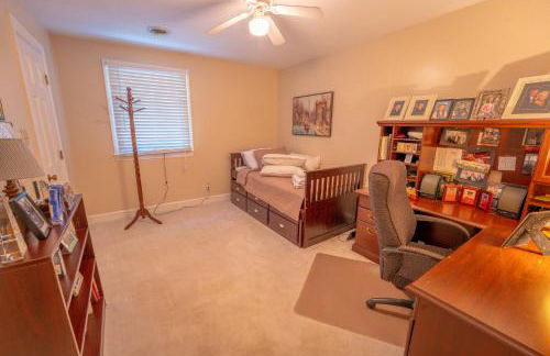 Martinsville Gem - Fireplace, Pets, Near the Park - Foto 28
