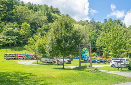 New River Views & Access - Hot Tub, Gazebo, Fire Pit, Next to Riverside Canoeing! - Foto 35