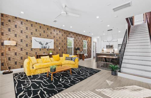 Spacious 3BR Home Near NRG Stadium, Medical Center and Downtown with Backyard, Gazebo and Fire Pit, Pet-Friendly - Foto 1