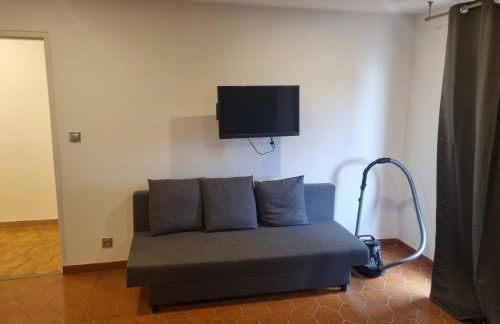 F2 ou F3 ,appartement climatisé neuf, magnifique vue sur mer et aéroport, proche tram et gare sncf 1 min,aéroport 3 minutes, 3 rooms, new AC apartment, magnificent sea and airport views, close to tram and SNCF train station 1 min, airport 3 min - Foto 24