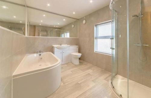 N&M Lodge Dunstable lodge with Free Parking - Photo 5