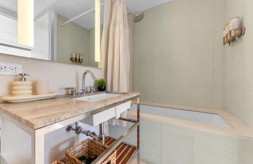 Lavish Two-Story Retreat in the Heart of Manhattan - Foto 44