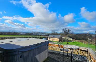 Dog-Friendly Country Home, Woodburner, Private Fields & Hot Tub! - Photo 44