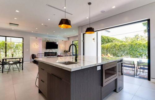 Posh Luxury Modern Home with Pool Spa and Rooftop Deck - Foto 6