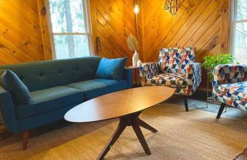 Cozy Cottage with Jacuzzi, Sauna, Fire Pit and Reading Nook! - Foto 13