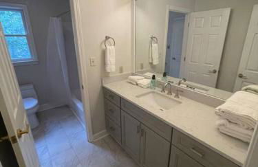 Large Luxury House, King Beds and More, Hot Tub, Theater, Fireplace, Game Room, Ping-pong, Pool Table, Air Hockey, Arcade, River, Big Kitchen, Nice Porch, Quiet, Good for Families and Large Groups, Near UGA Golf Course, Close to UGA & Stanford Stadium - Photo 46