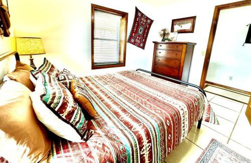 Secluded Riverfront Cabin with Bluff Views, Gated Privacy & Scenic Trail Access in Tahlequah, Oklahoma - Foto 39