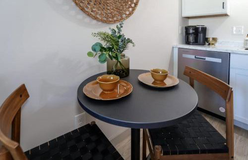 Lions Lair - 1 BR 1 BA Home Coffee Smrt TV Wifi - Photo 9