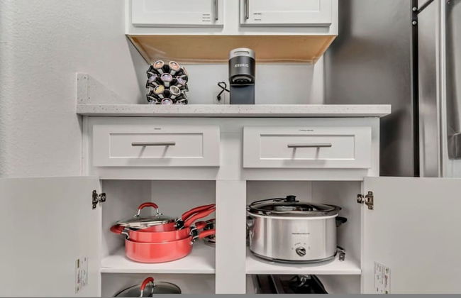 1st Fl King Beds Pool Garage - Near AFB - Foto 13