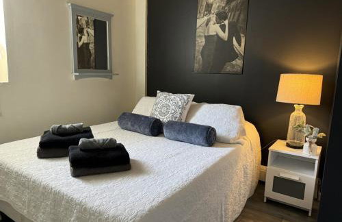 Triple See NY Now - Sleeps 41 -15 Mins to NYC - Foto 24