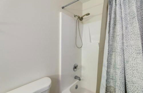 Updated Hubert Vacation Rental 5 Mi to Beaches! - Foto 17