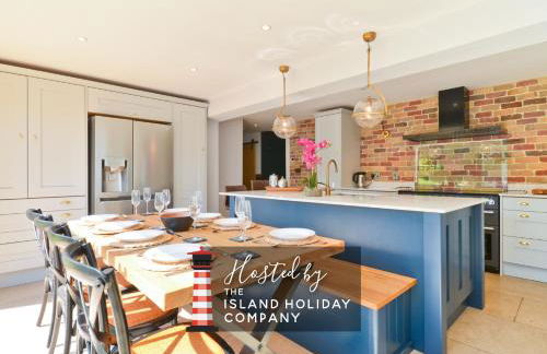 Adgestone Villa - A Luxurious Countryside Escape with Heated Pool, Near Sandown Beach, Dog Friendly in Rural Sandown - Perfect Getaway for Family & Friends - Photo 55