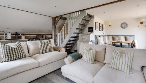 Oak Tree Hideaway - Photo 5