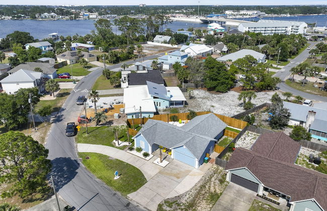 Pet Friendly Beach House with Arcade Games - Photo 48