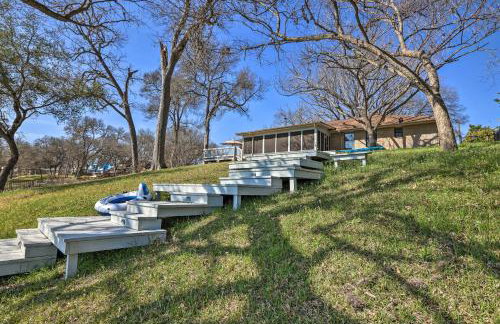 3 Mi to Dtwn! Riverfront Seguin Home w/ Sunroom - Foto 28