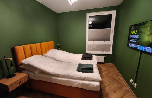 W Centrum Luksusowy Apartament, Duży Parking, Zameldowanie 24h, FV, Ekspres, XBOX, Klimatyzacja, Dwie Sypialnie, Kuchnia i Salon, Samo centrum miasta, - Foto 5