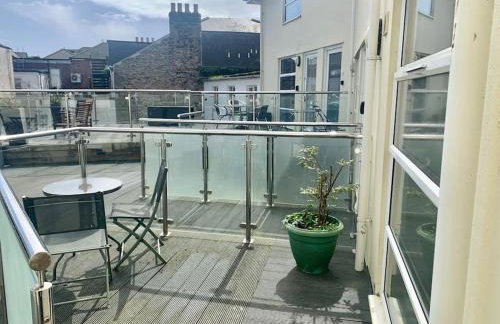 Waterside apartment, central Falmouth, Vi-spring king bed, gated parking - Foto 4