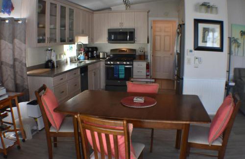 Pelican's Roost, Waterfront comfort at Venture Out - Foto 29