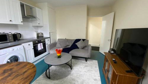 Cosy 1Bd Nestled in Teddington - Photo 2