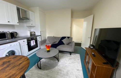 Cosy 1Bd Nestled in Teddington - Photo 2