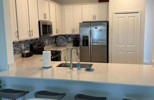 Pet friendly, Heated Pool, close to many beaches, monthly New Vacation Villa - Foto 9