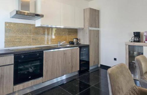 Lovely Apartment In Kucice With Wifi - Photo 9