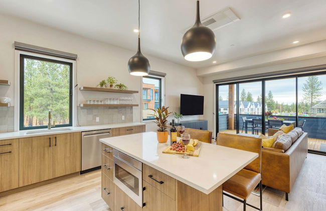 Sleeps 40! 8 Modern Units/20 Bdrs w/ Deck+hot Tub, 10mins to Downtown & Old Bend - Photo 21