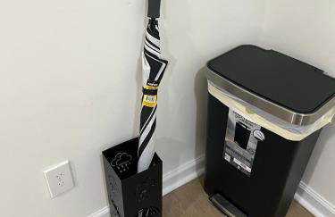 Modern Basement Retreat 2BR King suite - Foto 17