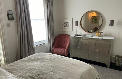 Colourful 2 bed 2 bath Tooting house - Photo 6