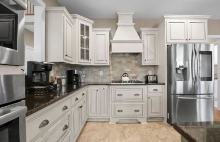 Sleeps 22, Lakefront w/ Private Dock & Pool, 2 Houses Lake Living by Avantstay - Foto 10