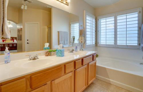 1 Mi to Surprise Stadium! Home with Patio and Hot Tub - Foto 17