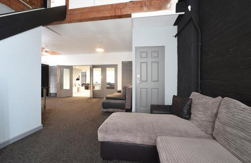 Penthouse Warehouse Slps 18 (61) - Photo 3