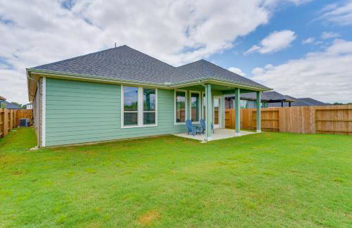 Patio and Pool Access Family Home in Tomball - Foto 22