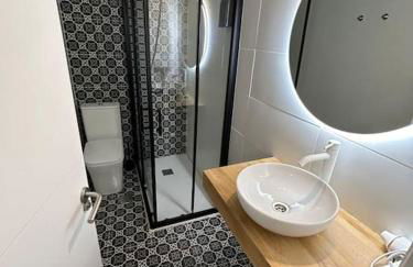 Apartamento con 8 habitaciones y 5 baños - Photo 35