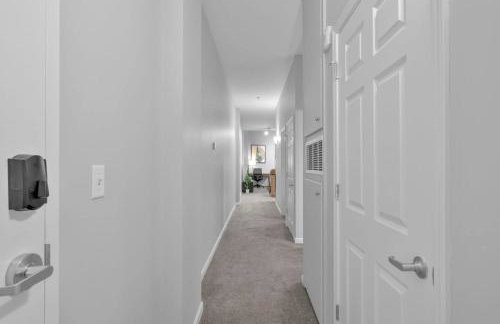 Stylish Condo • Walk to Theaters • Parking - Foto 21